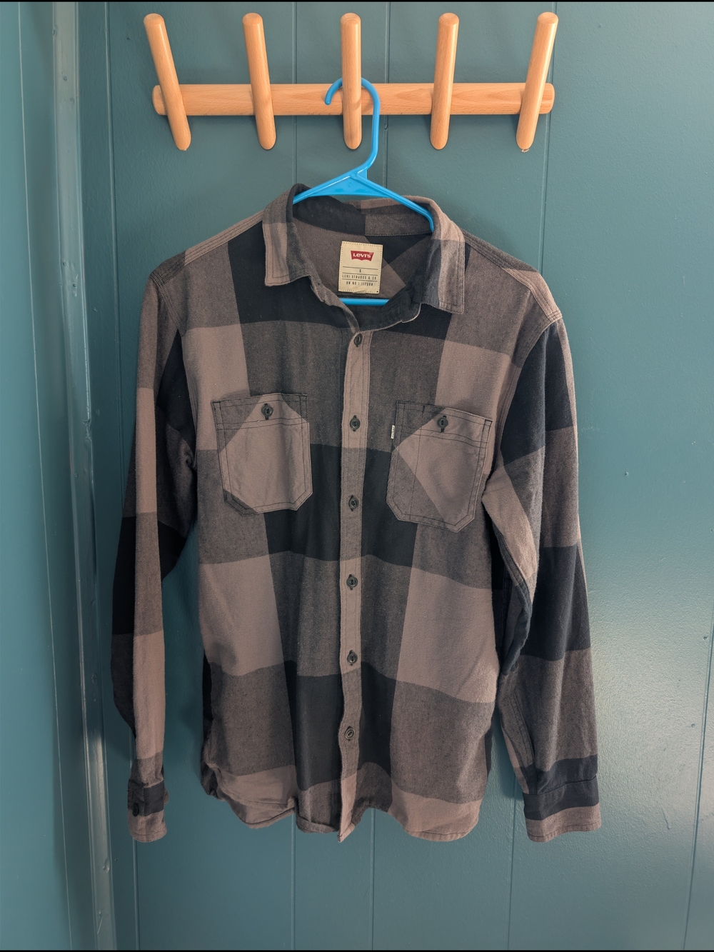 Levi's Gray & Black Buffalo Plaid Button-Up Shirt